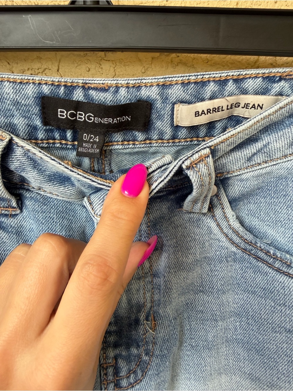 BCBGeneration Barrel Leg Jeans 0/24 Light Blue - Picture 11 of 12